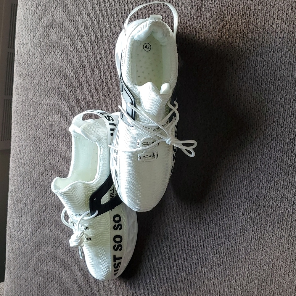 Just soso black and white size 43 EU=9.5 unisex